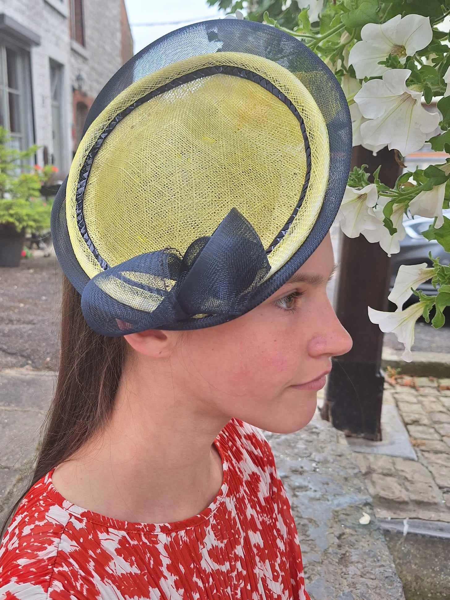 aAccessoire  de cérémonie jaune et bleu marine en sisal - Serre-tête